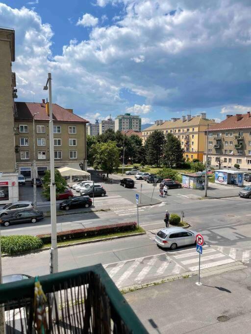 Priestranny 3 Izb. Apartman V Centre S Parkovanim. Apartment Banska Bystrica Exterior photo